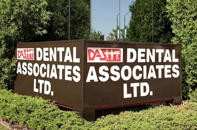 An image of the new Green Bay office Dental Associates sign