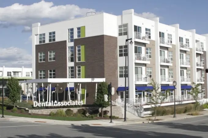 dental-associates-modern-clinic-building