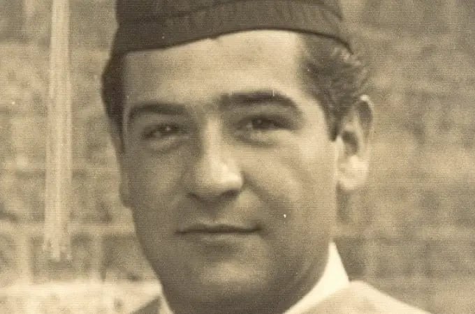 vintage-graduation-portrait-man-academic-gown