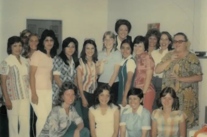 vintage-womens-group-photo-1970s