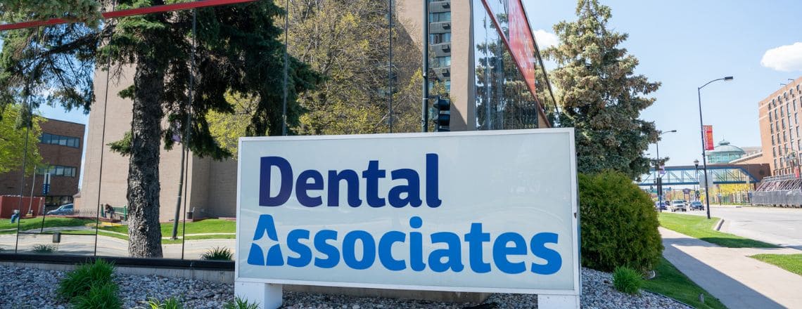 exterior of dental associates green bay location