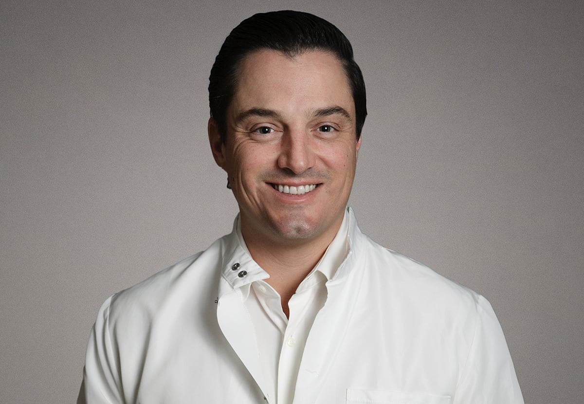 Dr. Marc Manos is Chief Clinical and Strategy Officer at Dental Associates. A practicing periodontist specializing in dental implants, he partners with doctors on training, technology, and patient care as the third generation of his family to lead the organization